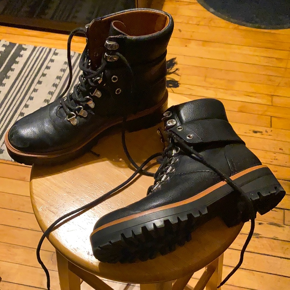 Black lace up Indigo brand Boots!!
